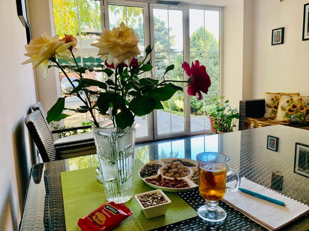 מלון בישקק Astoria Garden מראה חיצוני תמונה