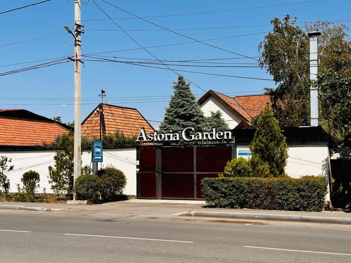 מלון בישקק Astoria Garden מראה חיצוני תמונה