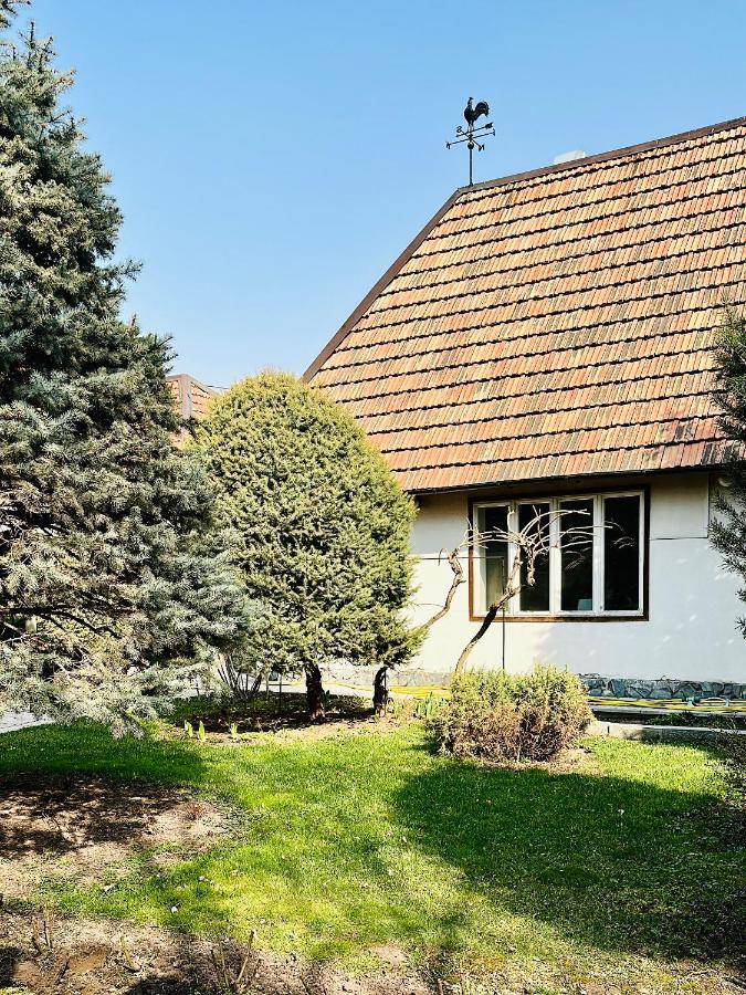 מלון בישקק Astoria Garden מראה חיצוני תמונה