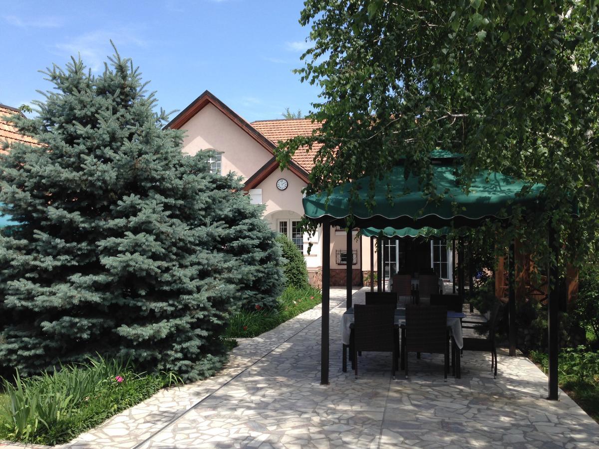מלון בישקק Astoria Garden מראה חיצוני תמונה