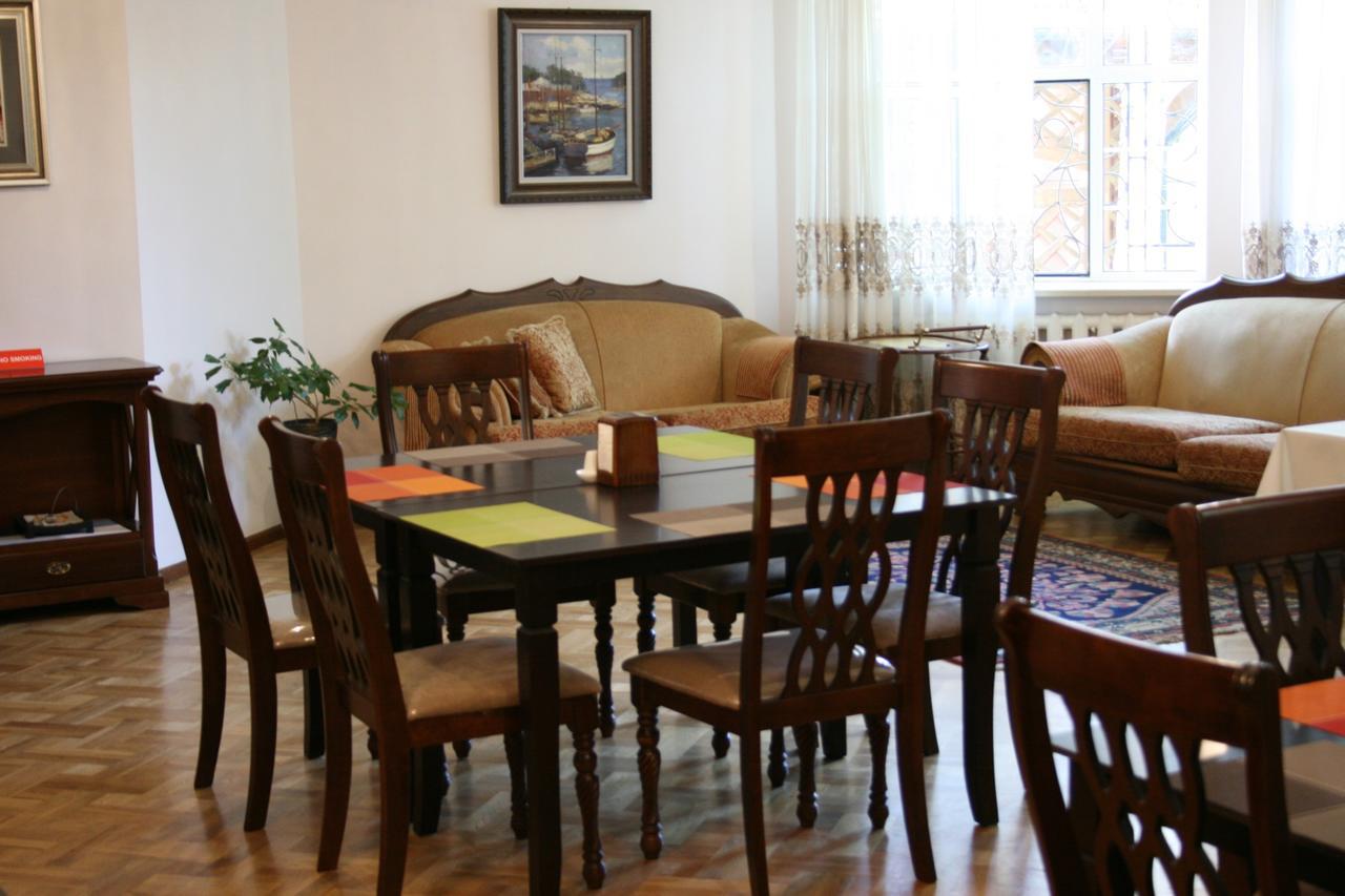 מלון בישקק Astoria Garden מראה חיצוני תמונה