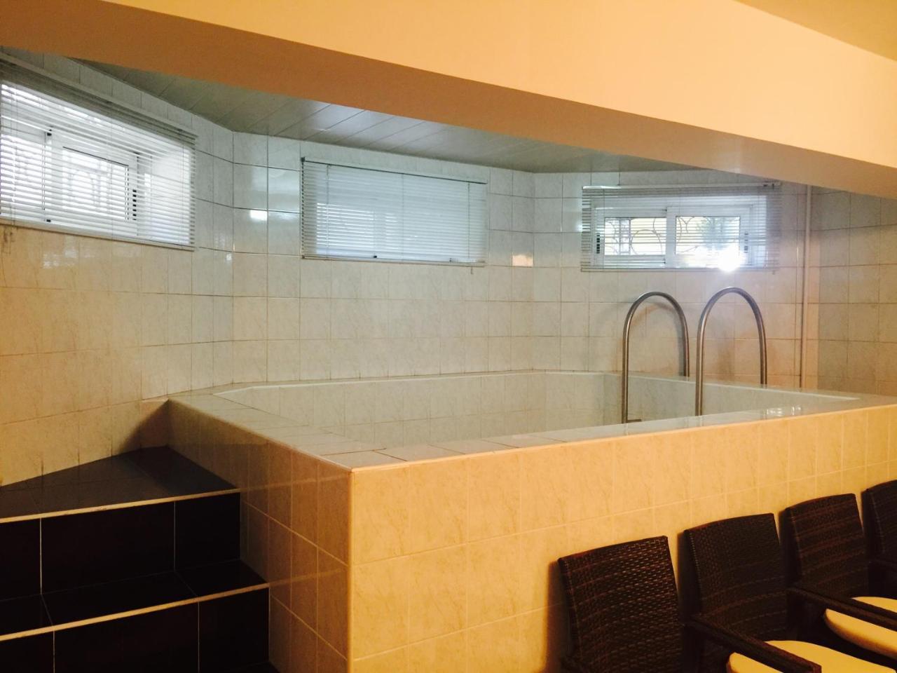 מלון בישקק Astoria Garden מראה חיצוני תמונה