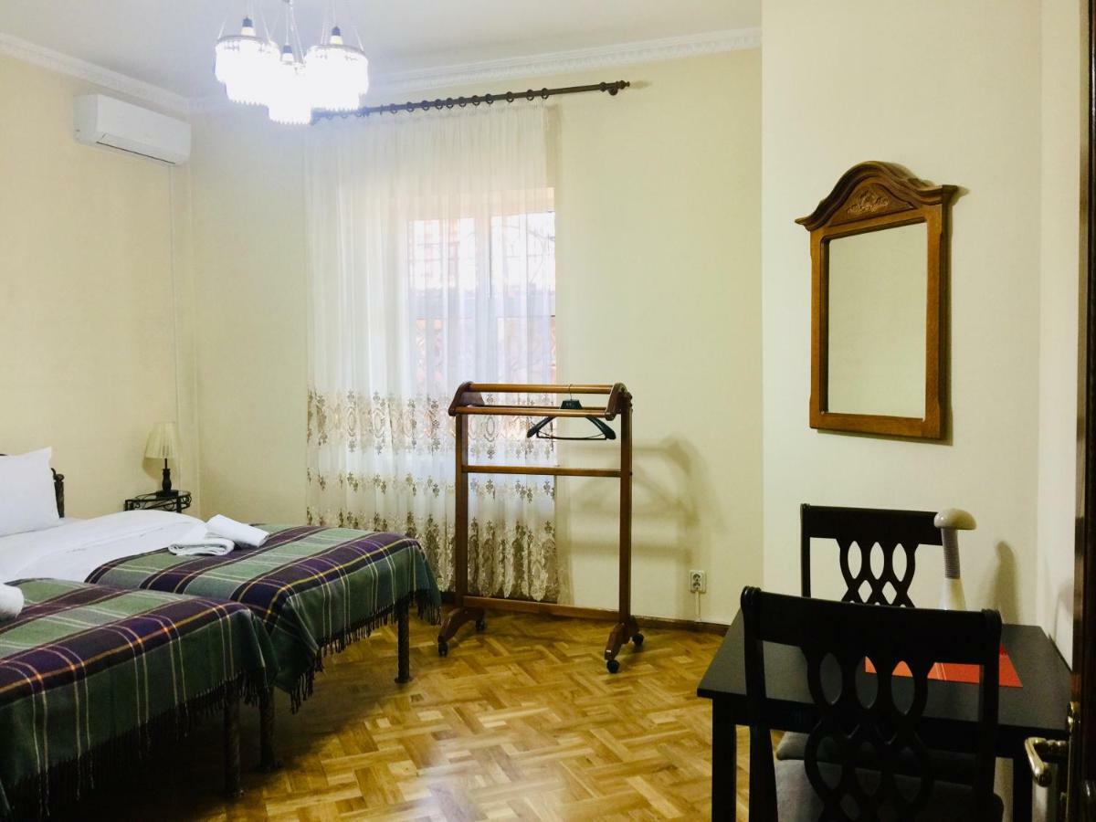 מלון בישקק Astoria Garden מראה חיצוני תמונה