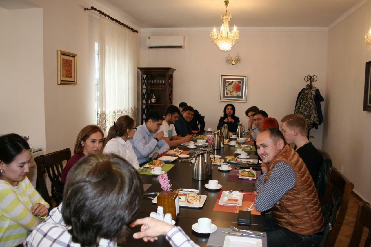 מלון בישקק Astoria Garden מראה חיצוני תמונה